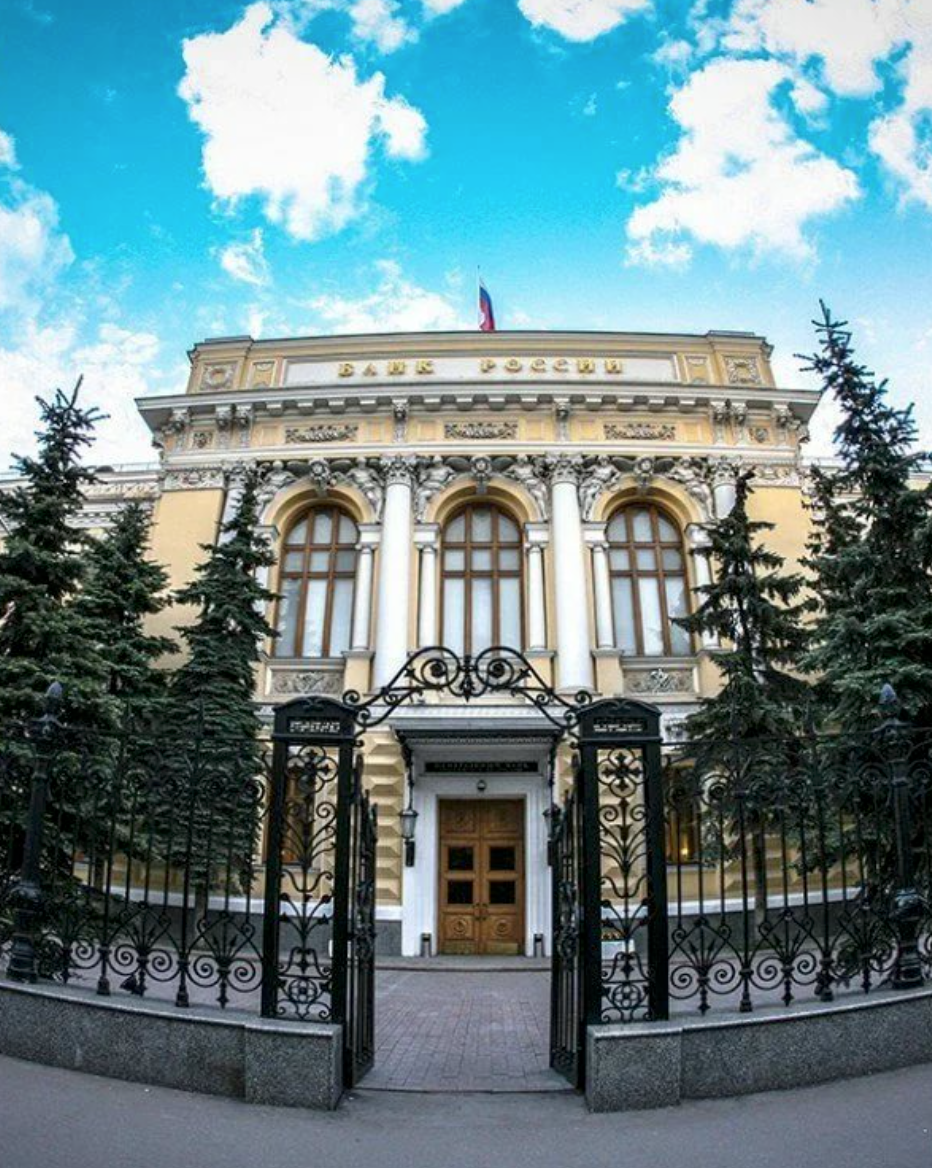 Иллюстрация к статье: ЦБ ограничил наличные расчеты свыше 100 тыс. рублей