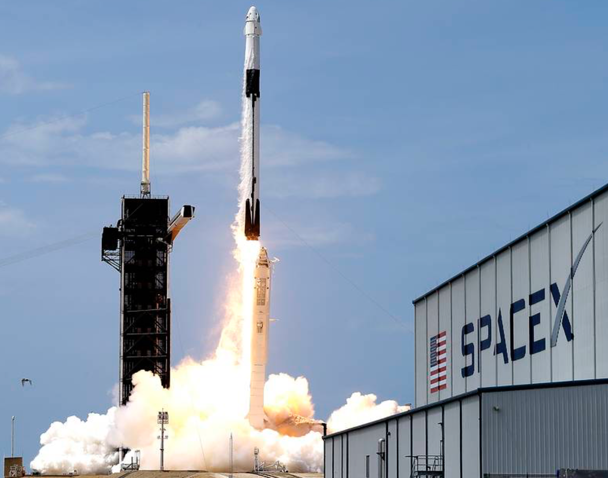 Иллюстрация к статье: SpaceX успешно пристыковался к МКС. Особое мнение ...