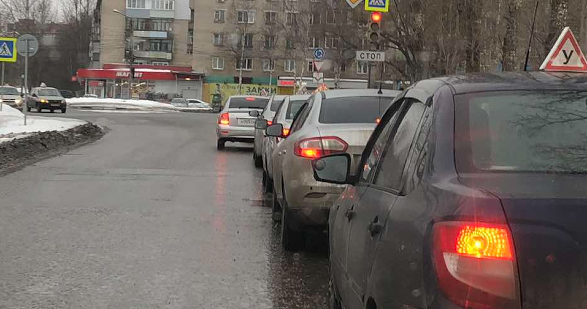Иллюстрация 1 к статье: Ничто не замедляет экономику России так, как ученики на дорогах!