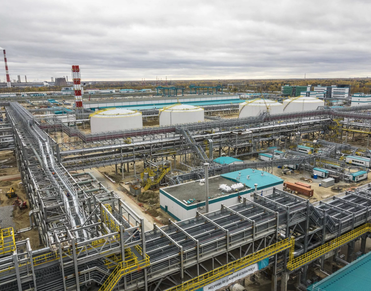 Крупнейший в России Нефтехимический комбинат запущен на полную мощность!