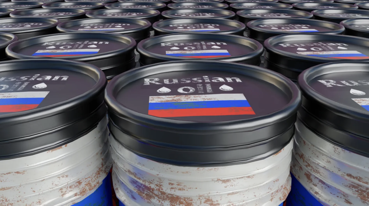 Потолок цен на нефть и цены на топливо внутри России