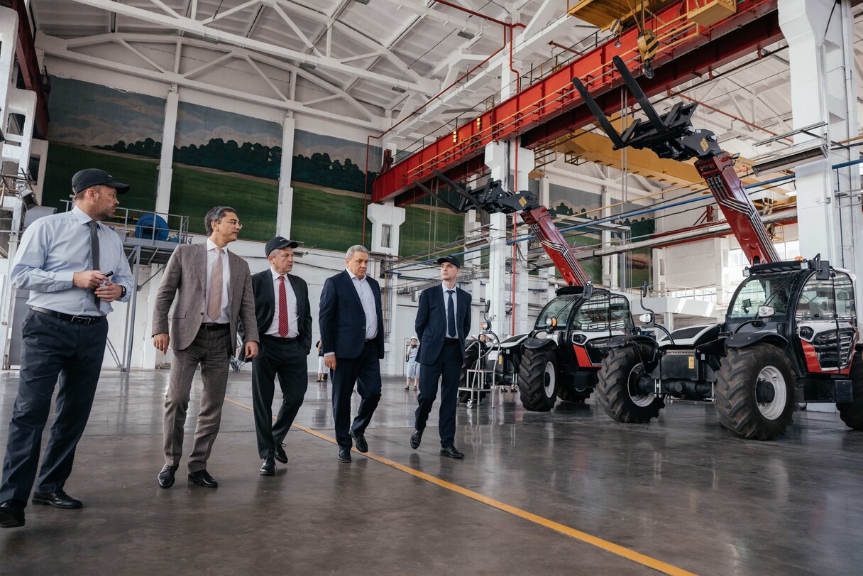 Производственный цех Ростсельмаша с новой техникой