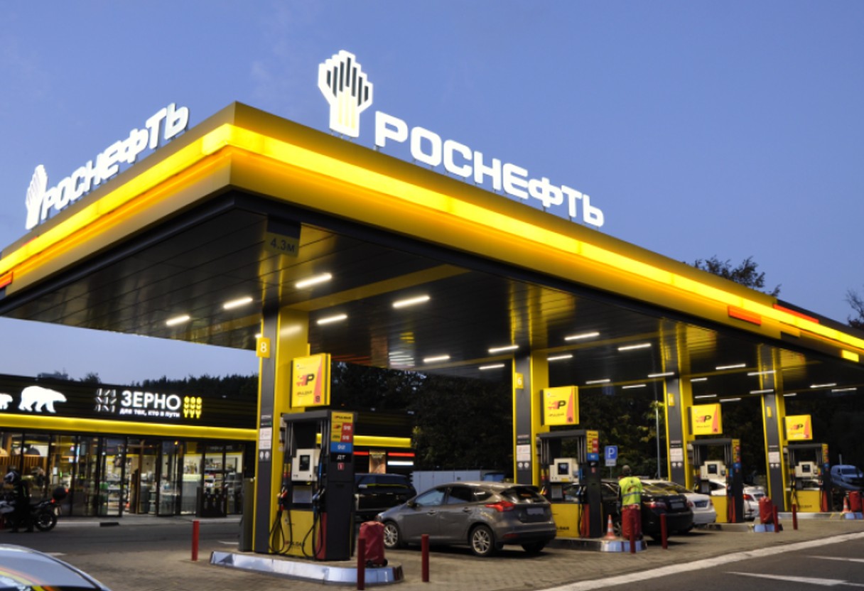 Бензин подорожал на 20,5% с начала года. Как расходы на заправку попадают в цены товаров?